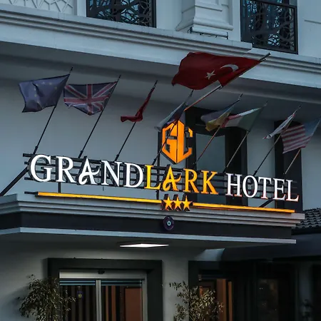 Grand Lark