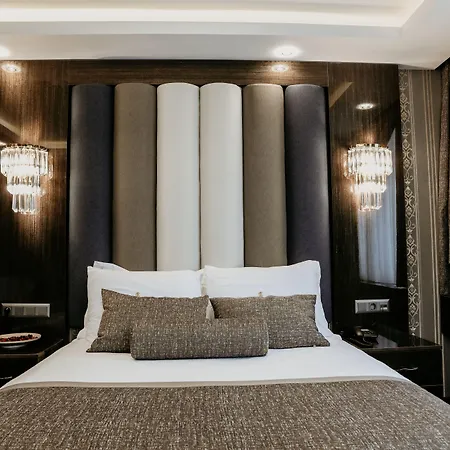 Grand Lark Aydinli