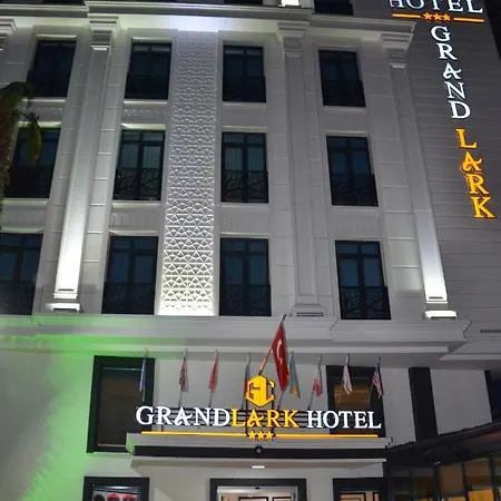 Hotel Grand Lark 3*