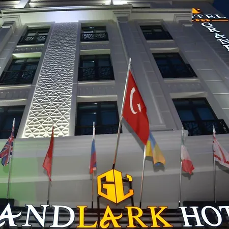 Hotel Grand Lark 3*