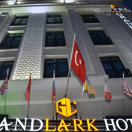 Hotel Grand Lark 3*
