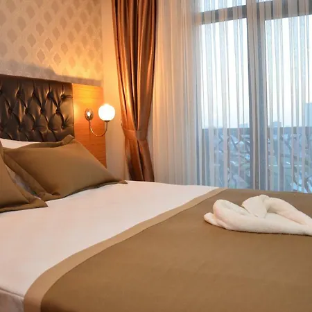 Grand Lark Hotel 3*
