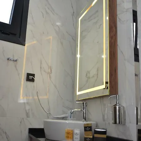 Hotel Grand Lark 3*