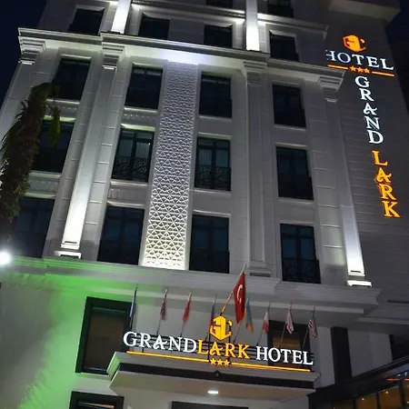 Hotel Grand Lark 3*