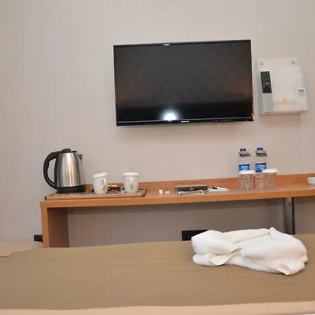 Hotel Grand Lark 3*