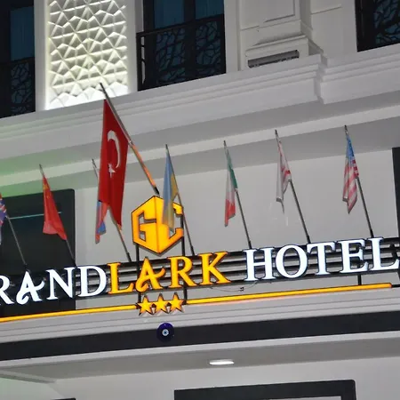 Grand Lark